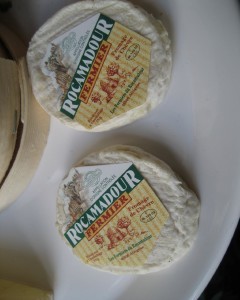 Little disks of goat cheese